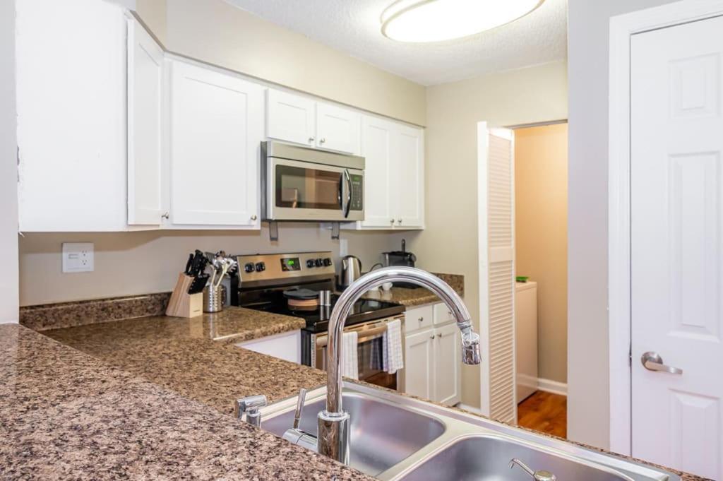 Unique 2Br Prime Location With Gym & Parking Appartamento Charlotte Esterno foto